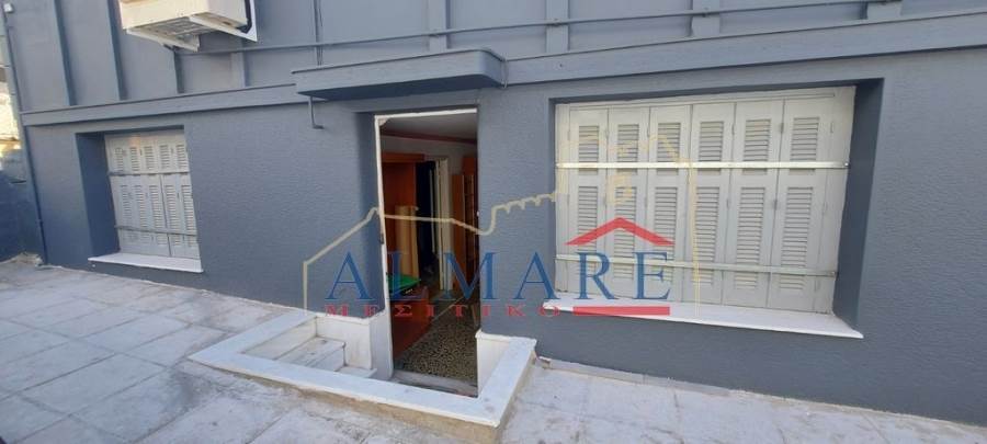 (For Sale) Residential Apartment || Piraias/Keratsini - 79.998 Sq.m, 2 Bedrooms, 40.000€ 